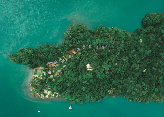 Isla Chiquita Glamping Hotel